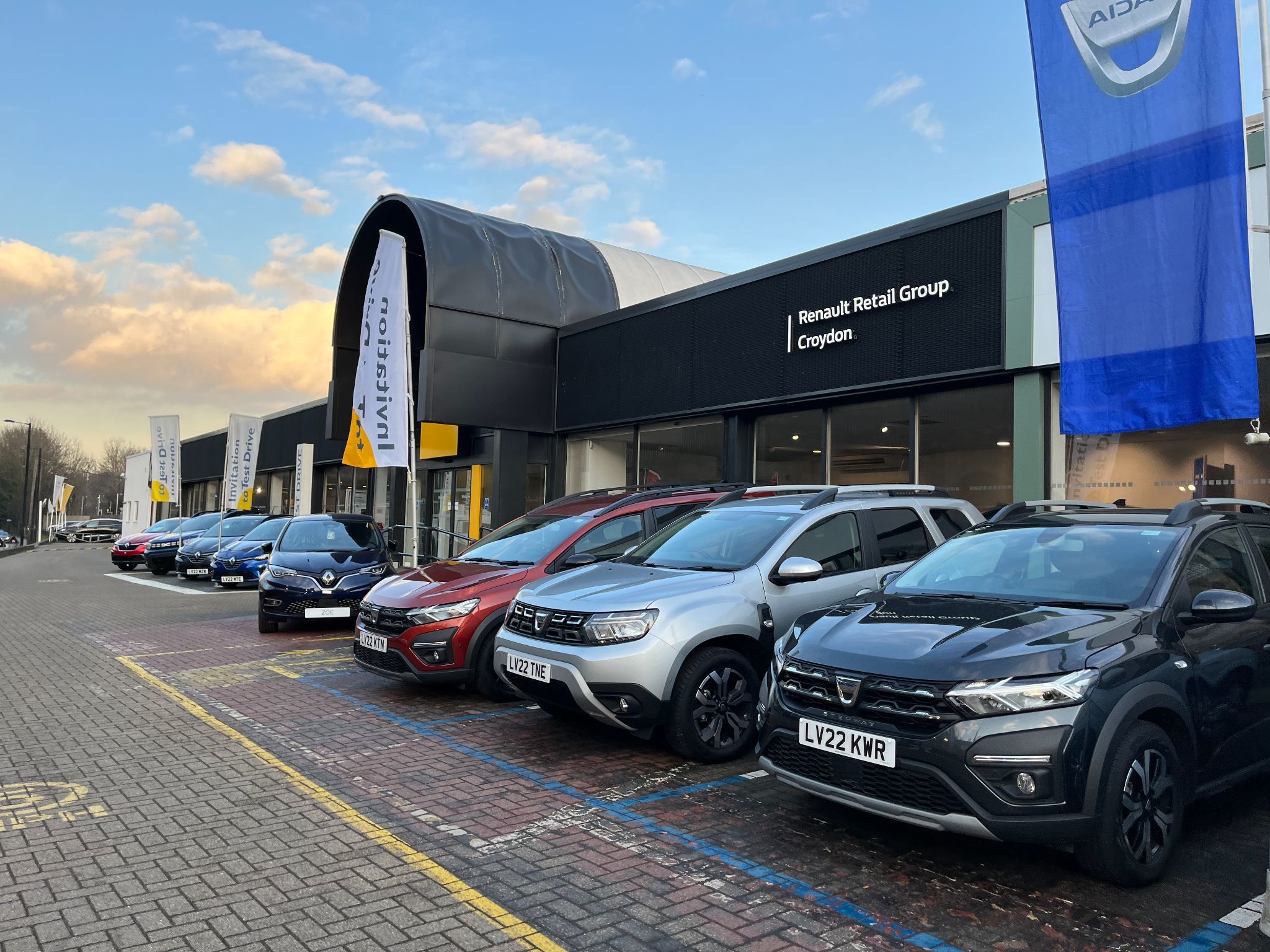 Renault Croydon Car dealership in Coulsdon AutoTrader